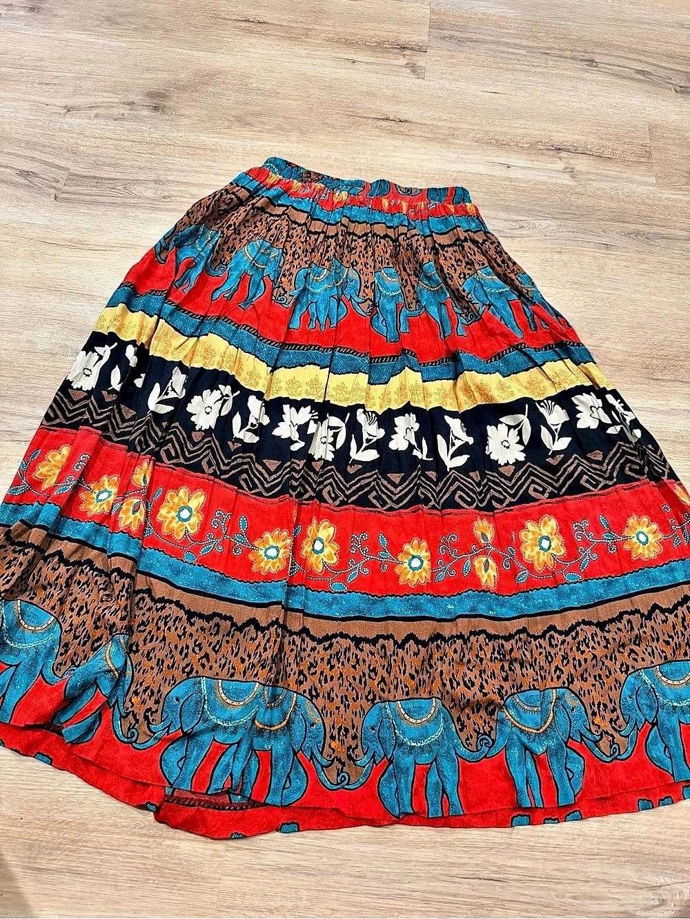 Stonebridge Printed Maxi Skirt in Red & Blue Like New size mL